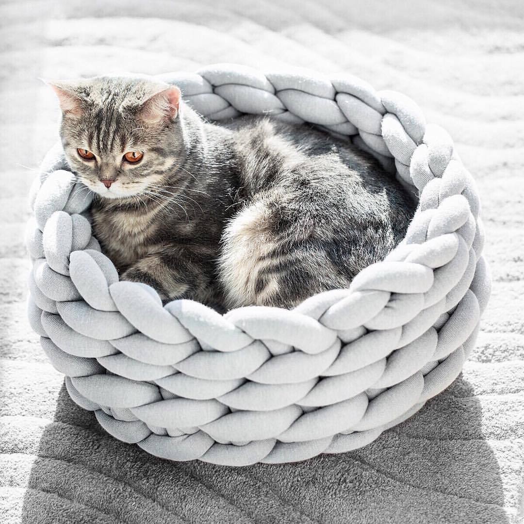Filled Cotton Hand-Woven Cat Bed